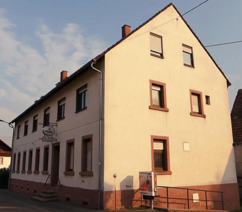 Gasthaus Zum Schloss Lemberg Екстериор снимка